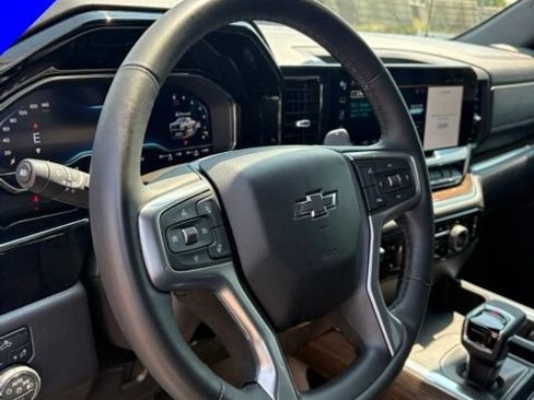 Used 2024 Chevrolet Silverado 1500 LT Trail Boss w/ Convenience Package II AWD/4WD image 17