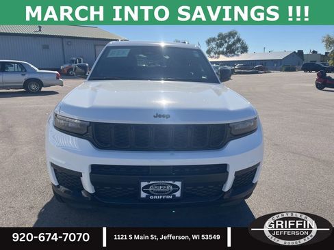 Used 2025 Jeep Grand Cherokee L Laredo image 6