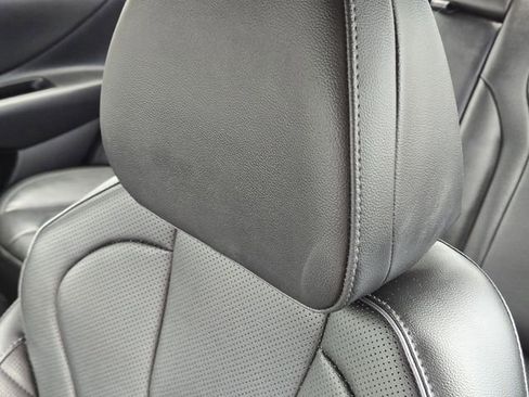 Used 2025 Hyundai Elantra Limited FWD image 14