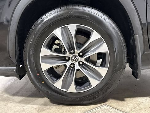Used 2023 Toyota Highlander XLE AWD/4WD image 28