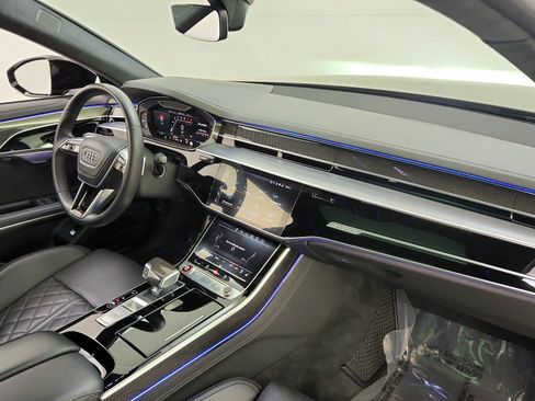 Used 2022 Audi S8 w/ S8 Comfort Plus Package AWD/4WD image 33