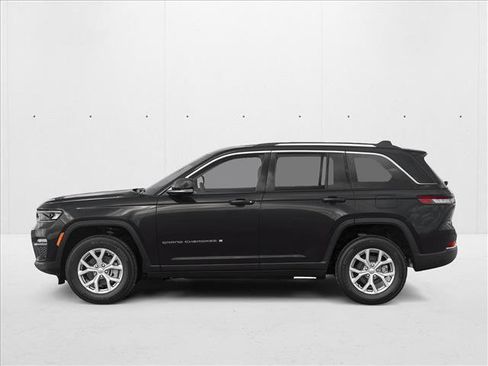New 2025 Jeep Grand Cherokee Altitude image 3
