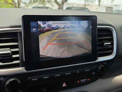 Used 2024 Hyundai Venue SEL FWD image 24