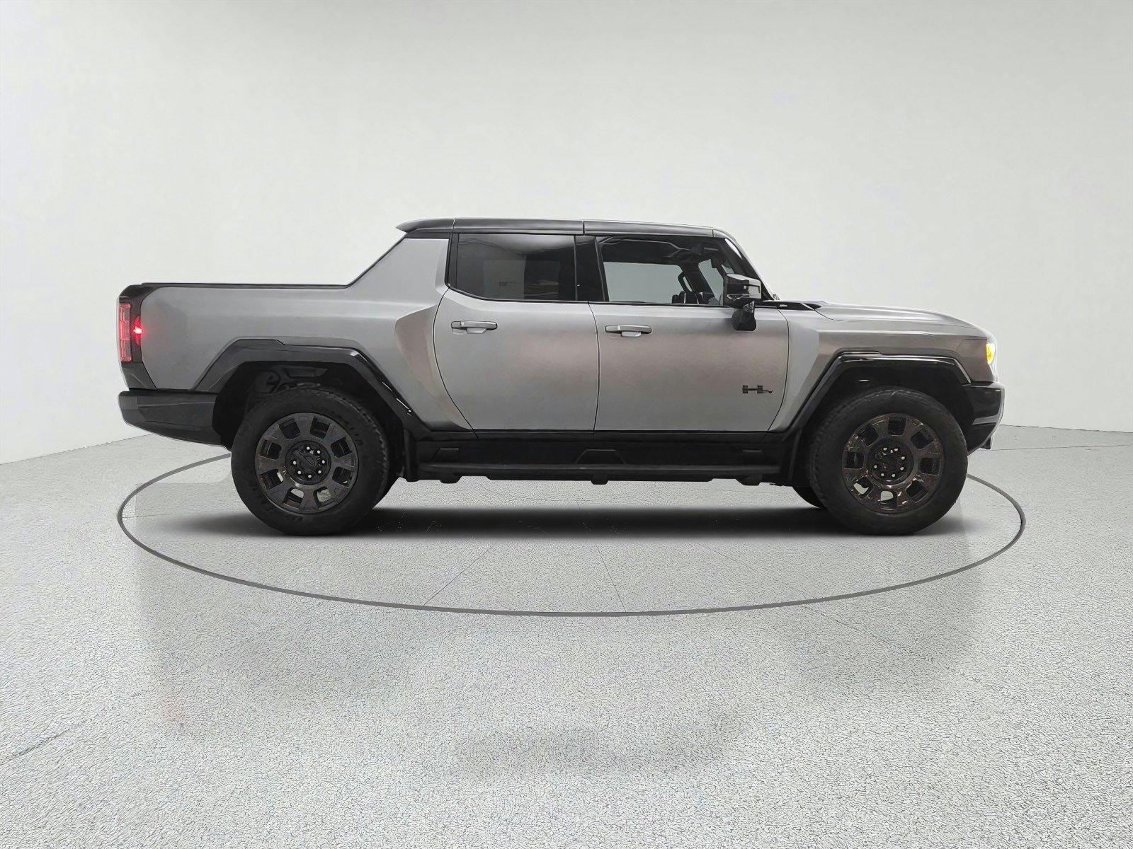 Used 2026 GMC Hummer EV 4x4 Crew Cab w/ Carbon Fiber Edition Package image 4