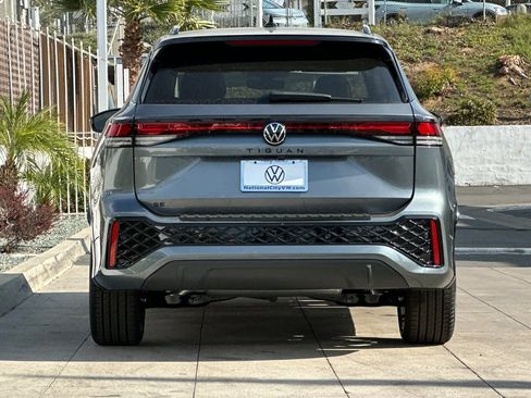 New 2026 Volkswagen Tiguan SE R-Line FWD image 6