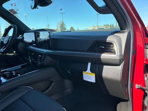 New 2026 Chevrolet Suburban Premier AWD/4WD image 26