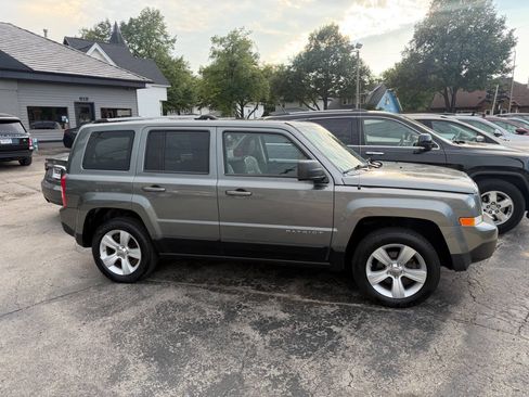 Used 2012 Jeep Patriot Limited w/ Sun/Sound Group AWD/4WD image 2