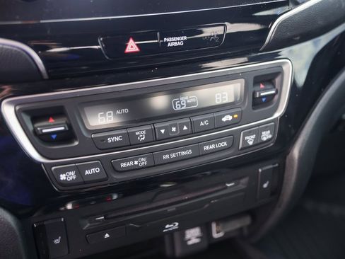 Used 2022 Honda Pilot Touring image 17