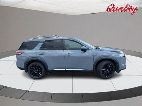 Used 2024 Nissan Pathfinder Platinum AWD/4WD image 2