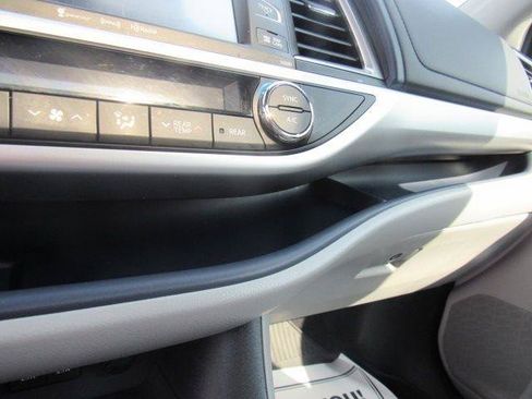 Used 2019 Toyota Highlander XLE AWD/4WD image 44