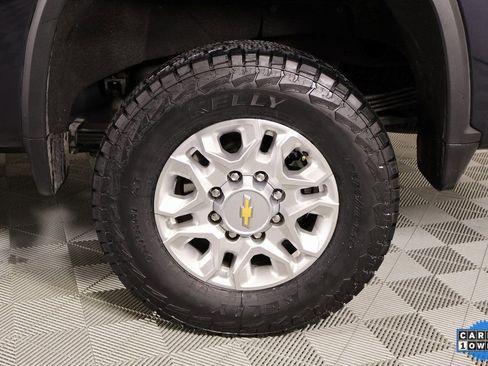 Used 2024 Chevrolet Silverado 2500 LTZ w/ LTZ Convenience Package image 18