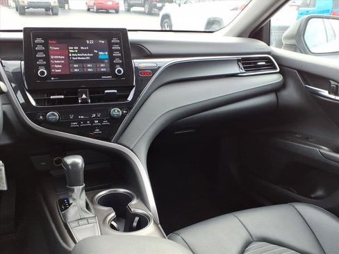Used 2024 Toyota Camry SE image 12