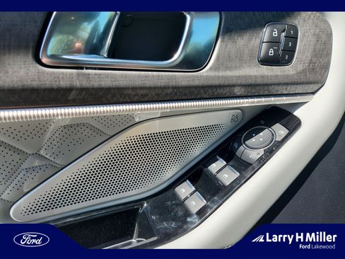 New 2025 Ford Explorer Platinum w/ LUX Leather Package image 16