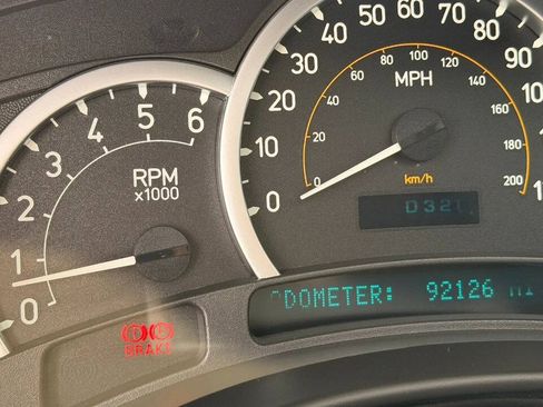 Used 2005 HUMMER H2 SUT w/ Preferred Equipment Group AWD/4WD image 14