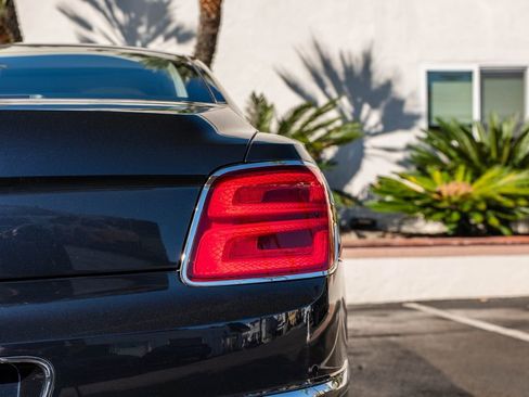 New 2026 Bentley Flying Spur Plug-In Hybrid AWD/4WD image 9