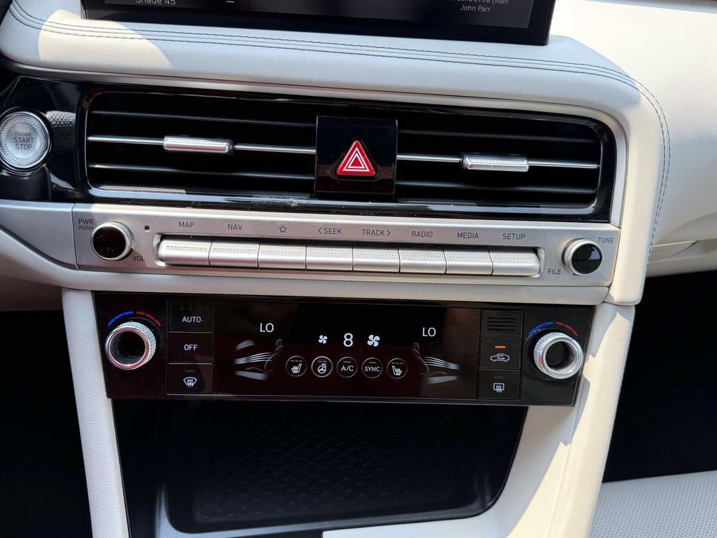 Certified 2025 Genesis G70 2.5T AWD/4WD image 19