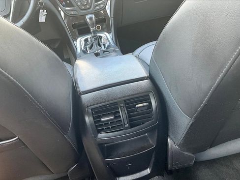 Used 2015 Buick Regal AWD image 32