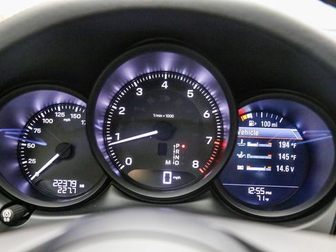 Certified 2023 Porsche Macan AWD/4WD image 31