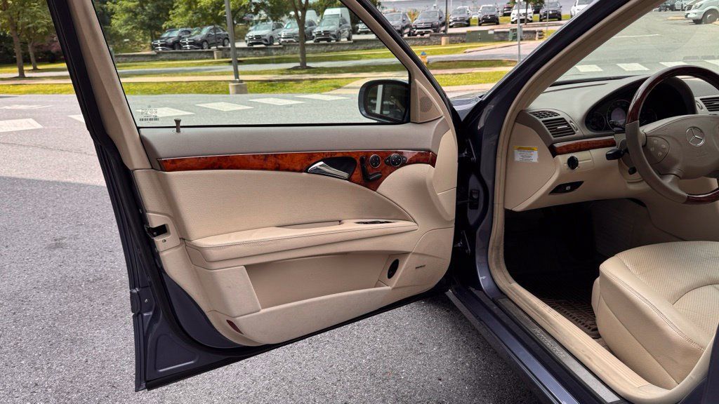 Used 2005 Mercedes-Benz E 320 CDI Sedan image 10