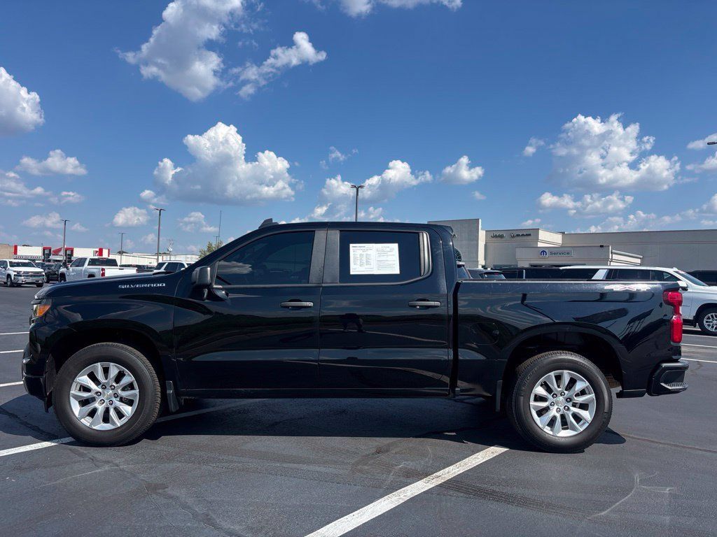 Used 2023 Chevrolet Silverado 1500 Custom AWD/4WD image 3