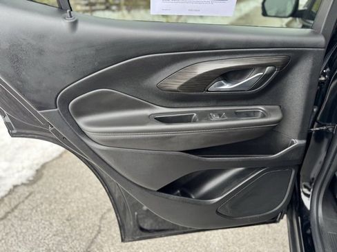 Used 2023 GMC Terrain SLT image 11