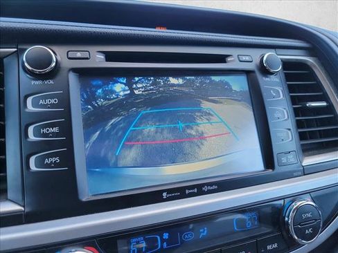 Used 2016 Toyota Highlander XLE image 21