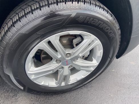 Used 2020 GMC Terrain SLE w/ Driver Convenience Package image 3
