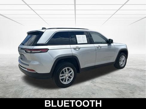 Used 2024 Jeep Grand Cherokee Laredo X w/ Luxury Tech Group I AWD/4WD image 5