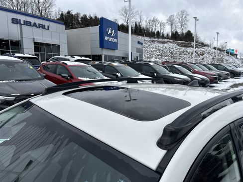 Used 2024 Subaru Crosstrek 2.0i Premium image 17