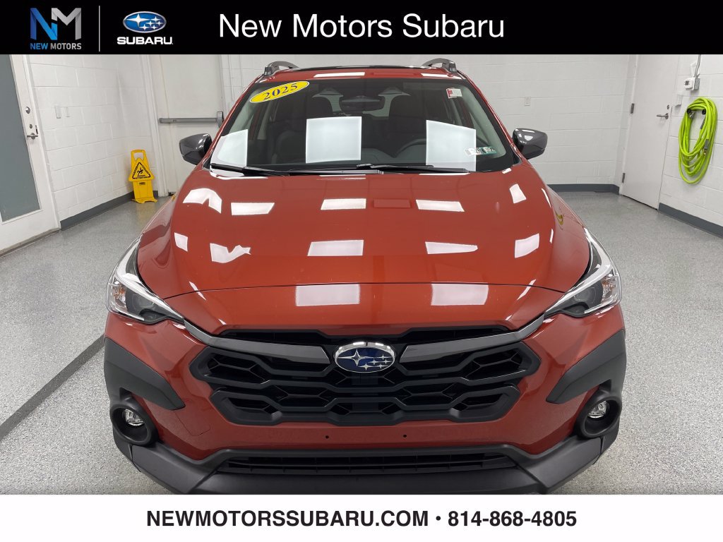 Used 2025 Subaru Crosstrek 2.5i Premium AWD/4WD image 2