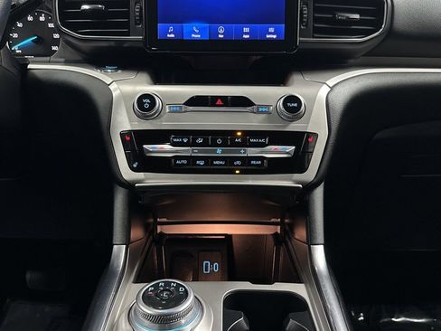 Used 2022 Ford Explorer XLT w/ Equipment Group 202A image 22