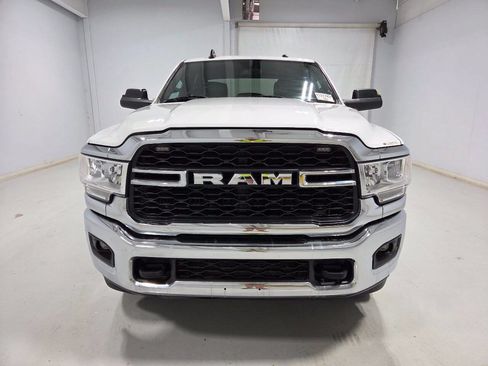 Used 2022 RAM 2500 Tradesman w/ Chrome Appearance Group AWD/4WD image 2