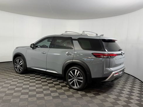 Used 2024 Nissan Pathfinder Platinum image 10