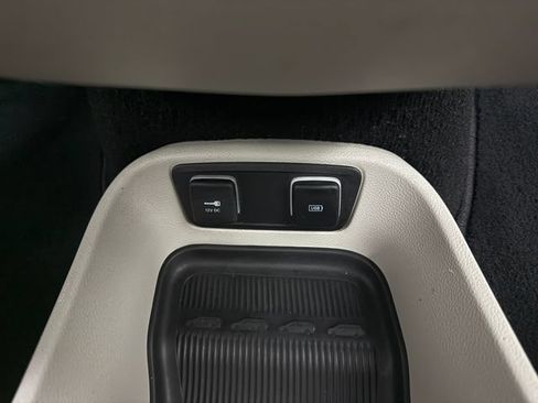 Used 2020 Chrysler Pacifica Limited FWD image 21