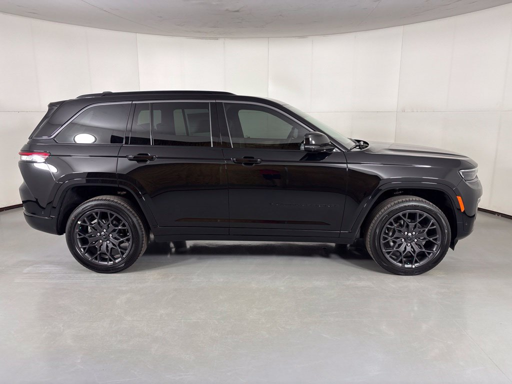 New 2027 Jeep Grand Cherokee Summit w/ Adv Protech Group IV AWD/4WD image 9
