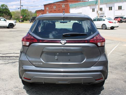 Used 2024 Nissan Kicks S FWD image 4