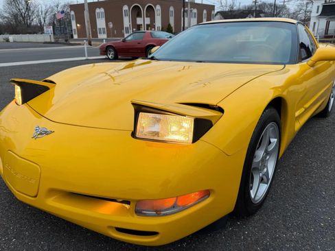 Used 2003 Chevrolet Corvette Coupe w/ Preferred Equipment Group image 31