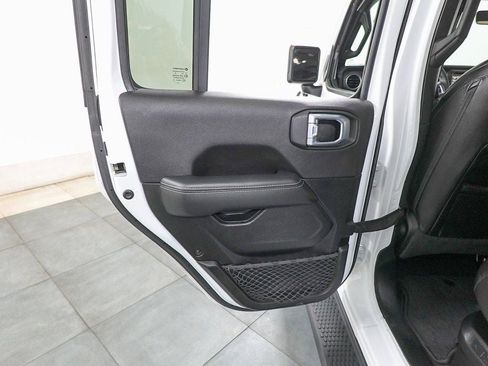 Used 2023 Jeep Wrangler Unlimited Sahara image 21