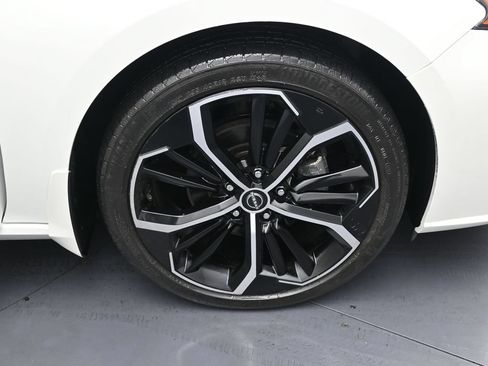 Used 2023 Nissan Altima 2.5 SR FWD image 9