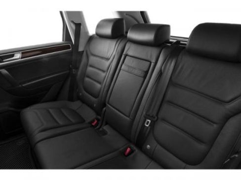 Used 2015 Volkswagen Touareg Lux image 15