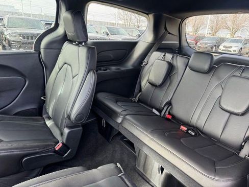 New 2026 Chrysler Pacifica Select image 29