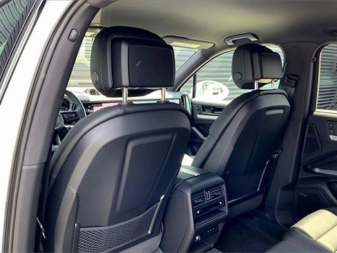 Used 2025 Porsche Cayenne image 21