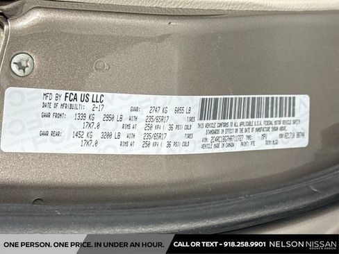 Used 2017 Chrysler Pacifica Touring-L FWD image 32