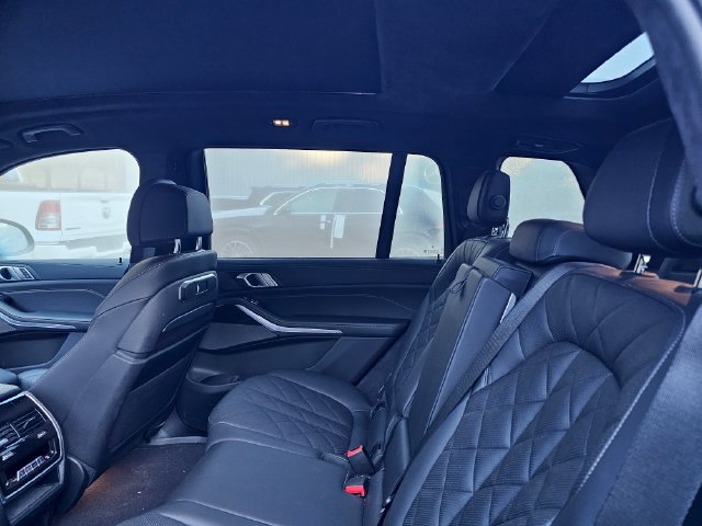 Used 2024 BMW X7 xDrive40i w/ M Sport Package AWD/4WD image 7