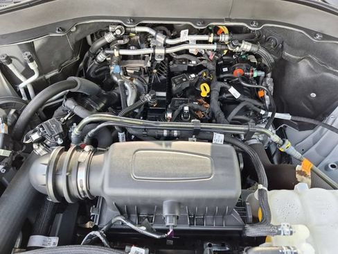 Used 2024 Ford Explorer XLT AWD/4WD image 19