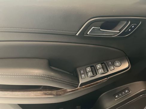 Used 2018 Chevrolet Suburban LT image 13
