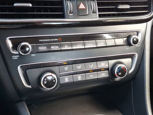 Used 2020 Kia Optima S image 16