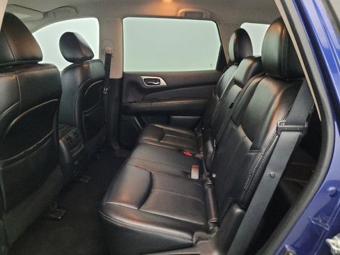 Used 2019 Nissan Pathfinder SL AWD/4WD image 18