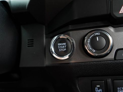 Used 2023 Toyota Tacoma TRD Off-Road w/ TRD Premium Off Road Package AWD/4WD image 28