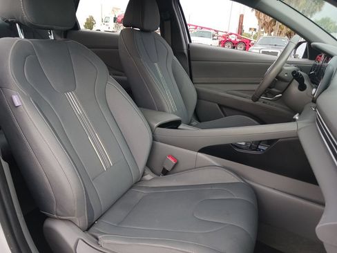 Used 2022 Hyundai Elantra SEL w/ Convenience Package FWD image 16